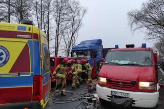 Makabryczny wypadek w Przęsocinie. Dwie osoby nie żyją po zderzeniu tira z busem [ZDJĘCIA]