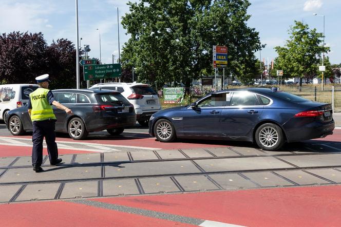 Nowe rogatki paraliżują ruch na południu Wrocławia. Kierowcy sami sobie winni?