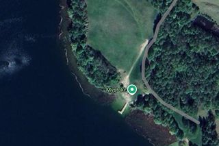   To najgłębsze jezioro w woj. warmińsko-mazurskim. Kryje podwodne skarby