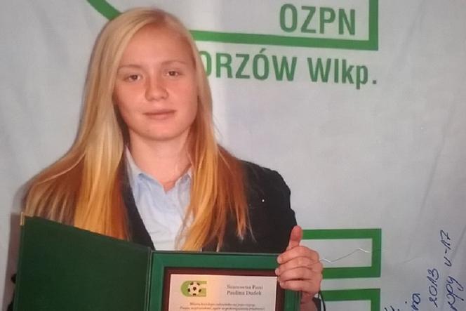 Paulina Dudek z podziękowaniem od OZPN za Mistrzostwo Europy U 17 w 2013 roku.
