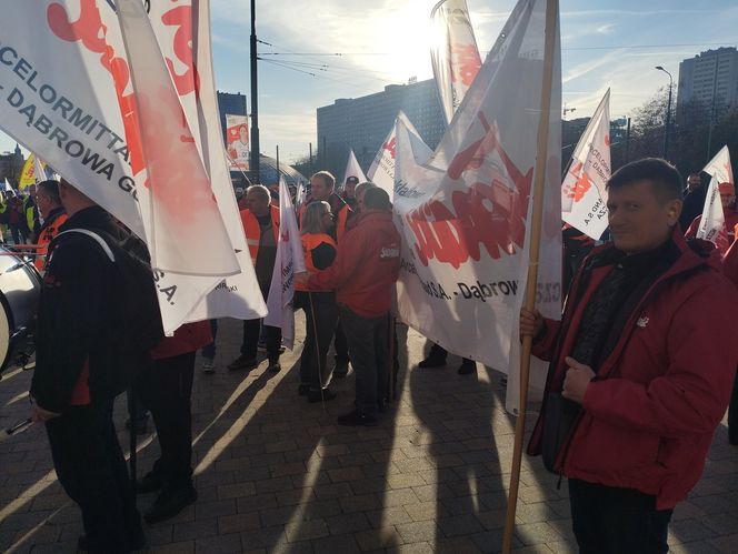 Protest w Katowicach. Tysiące związkowców na ulicach. Padły mocne słowa o „zbrodniczej ideologii”