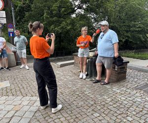 Tłumy przyjezdnych i uśmiechy na twarzach. Wakacyjny patrol Eska Summer City na olsztyńskiej Starówce