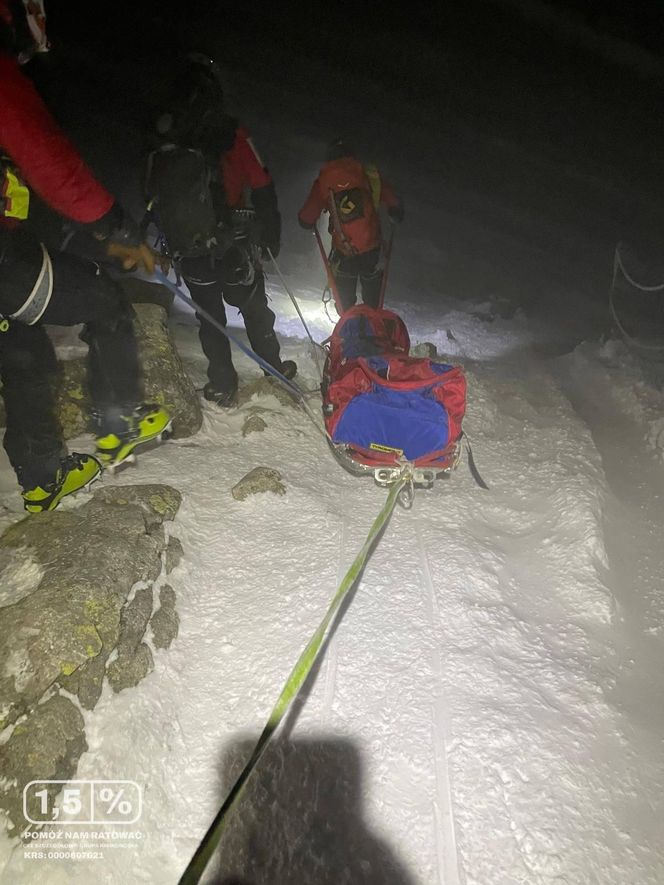 Poszli w góry i nie potrafili zejść. Goprowcy ratowali 4 osoby z okolic Śnieżki, w sieci burza 