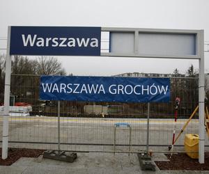 Dojście do nowej stacji przez błoto i plac budowy. PKP Warszawa Grochów jak tor przeszkód 
