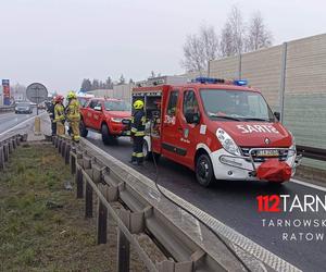 Dachowanie pod Tarnowem. Kierująca osobówką straciła panowanie nad pojazdem