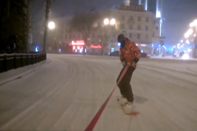 Snowboard na ulicy