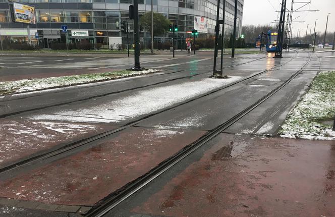 Ostrzeżenie IMGW dla Warmii i Mazur. Na drogach może być BARDZO ŚLISKO