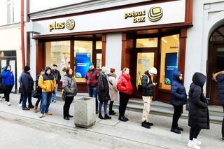 Kolejki po pączki w Rzeszowie. Mieszkańcy ruszyli do cukierni [ZDJĘCIA]