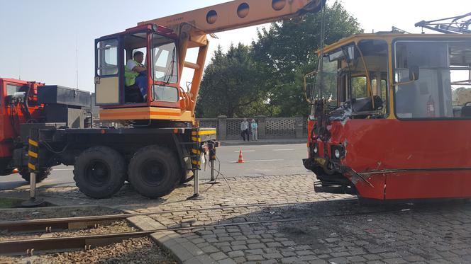 Tramwaj zderzył się z betoniarką