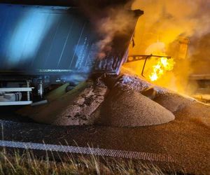 Dramat na S7. Autobus zderzył się z samochodem ciężarowym. Dziecko wśród poszkodowanych