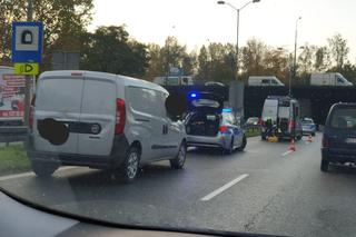 Wypadek na DK86 w Katowicach. Mężczyzna chciał przebiec przez drogę