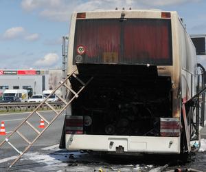 Autobus z dziećmi w środku zaczął się palić! Koszmar pod Warszawą