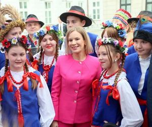 Marta Nawrocka kocha róż! Byłe pierwsze damy też wybierały ten kolor [DUŻO ZDJĘĆ]