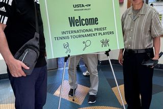 Proboszcz z Tarnowa mistrzem świata. Ksiądz Bogusław zmiótł rywali z kortu jak Iga Świątek!