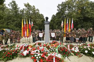 Odsłonięcie pomnika generała Zbigniewa Ścibora Rylskiego