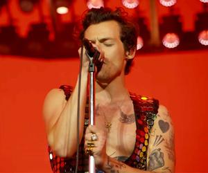 Harry Styles w Polsce 2023 - SETLISTA. Jakie piosenki zaśpiewa na PGE Narodowym?
