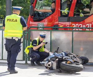 Motocyklista wjechał w przystanek