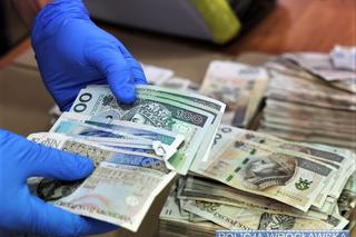 Napad jak z amerykańskich filmów. Zrabowali konwojenta, 700 tysięcy zł ukryli w ścianie