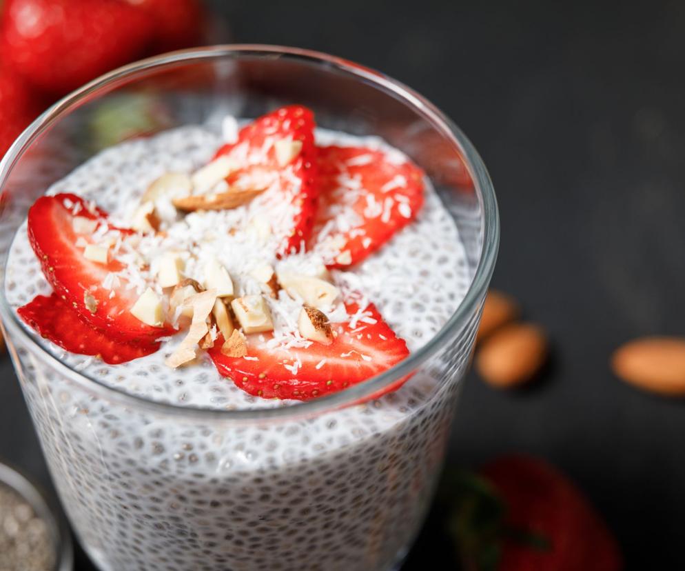 pudding chia z truskawkami