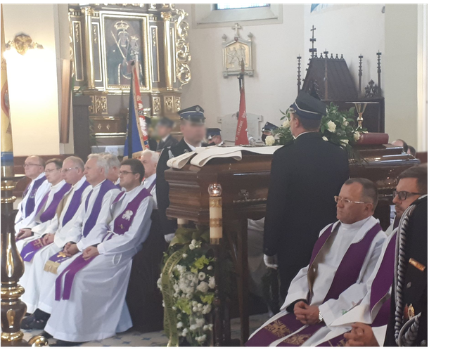 Pogrzeb tragicznie zmarłego księdza Jaromira Buczaka. Tłumy ludzi chcą go pożegnać [RELACJA Z UROCZYSTOŚCI]