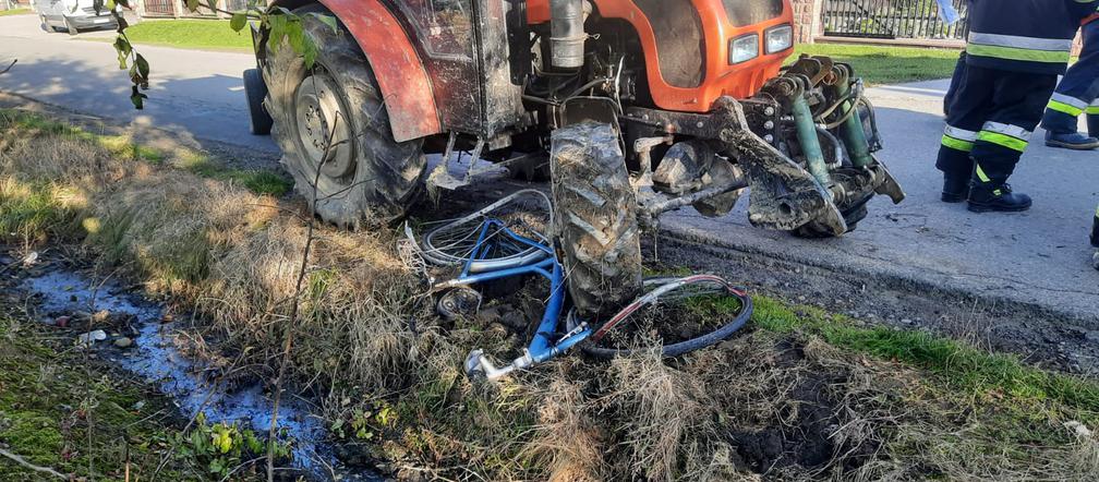 Śmiertelny wypadek w Szczereżu. Nie żyje rowerzysta potrącony przez traktor
