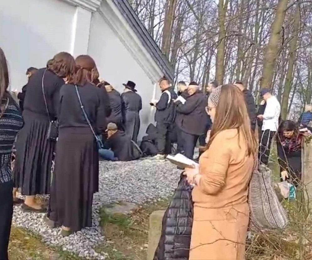 W Wielkanoc Żydzi z całego świata modlili sie przy grobie Cadyka