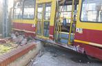 3 Od tramwaju odczepił się wagon i uderzył w murek na placu Reymonta
