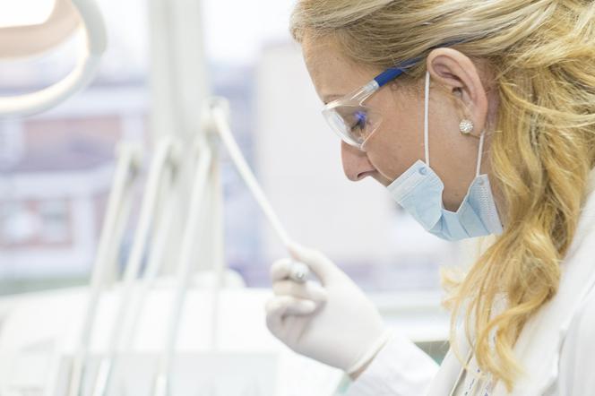 coraz więcej gabinetów stomatologicznych wraca do pracy jak sprzed pandemii 