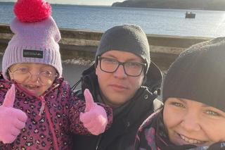 Hania z Bydgoszczy potrzebuje dwóch pilnych operacji. Jej mózg rośnie, ale czaszka nie