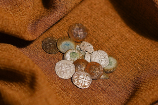 Monety odkryte na Mazowszu to prawdziwy skarb. Nikt nie miał pojęcia, że się tam znajdują