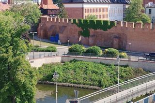Wiek przyczyną osunięcia się murów obronnych na ul. Baldego w Opolu