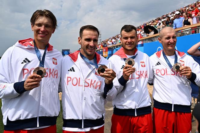 Mirosław Ziętarski z AZS UMK Toruń z medalem w Paryżu. Wielki sukces wioślarzy