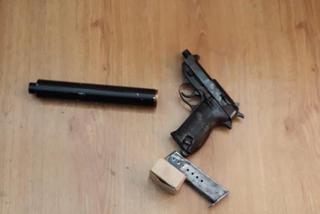 Nowy Dwór Maz. Strzelił z prawdziwej broni w okno mieszkania! Próbował zabić?