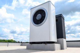 Pompy ciepła i widmo blackoutu. Co powiedział minister Motyka? Sprawdź, czy grożą Ci wysokie rachunki!