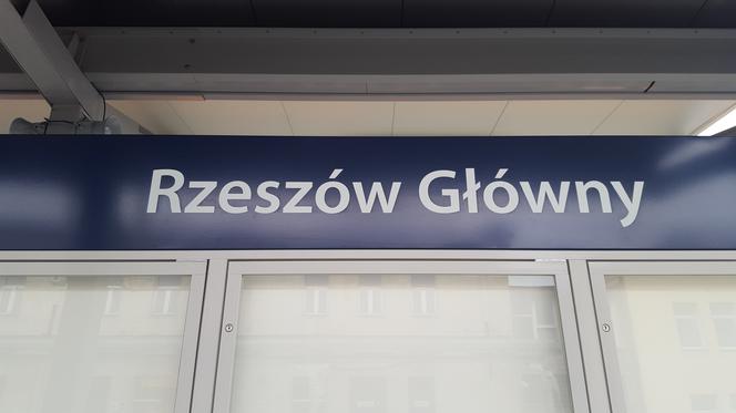 Dworzec Rzeszów Główny na półmetku prac. Jak teraz wygląda? [ZDJĘCIA]