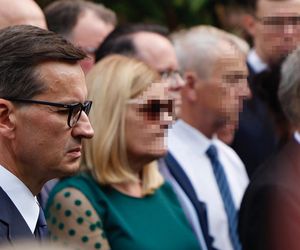 Tak wygląda grób matki Morawickiego, morze kwiatów