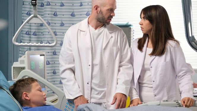 M jak miłość odcinek 1819. pacjent Franek (Jarosław Śmigielski), Aneta (Ilona Janyst), Wojtek Majer (Paweł Parczewski)