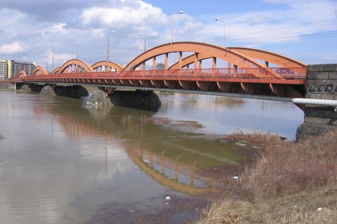 Na mostach Trzebnickich po skoku 42-latka były tylko chwilowe utrudnienia w ruchu