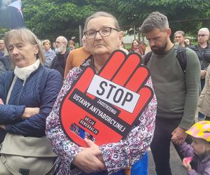 „Ani Jednej Więcej”. W Olsztynie setki osób protestowały po śmierci Doroty [ZDJĘCIA]