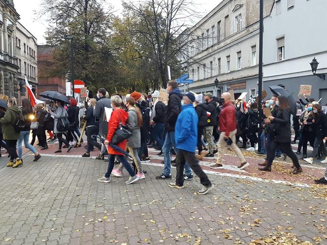 Idą lwice na ulice. Mieszkańcy Leszna znów protestują