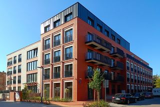 Zamiast dawnej fabryki ołówków w Pruszkowie jest budynek w kształcie litery C