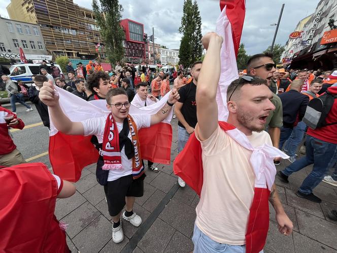 Tak Polacy bawią się w Hamburgu! Wszyscy są podekscytowani przed meczem! 