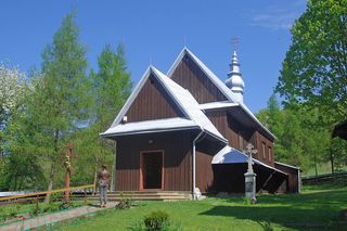 To jedna z najciekawszych wsi w Małopolsce. Kiedyś rozdzielono ją na dwie połowy