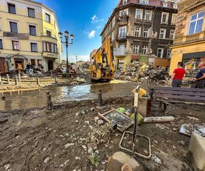  Powódź w Kłodzku. Ołtarze pływały w kilku metrowej wodzie. Ta powódź była najgorsza