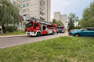 Pożar mieszkania w bloku przy ul. Marynarki Wojennej Tarnowie. Ewakuowano 30 osób