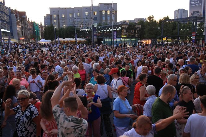 Potańcówka przed Teatrem Śląskim w Katowicach (09.08)