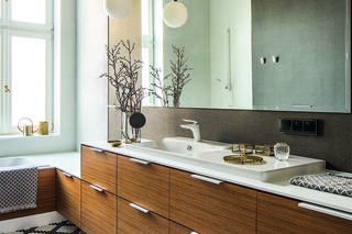 Łazienka z tapetą inspirowana słynnym obrazem