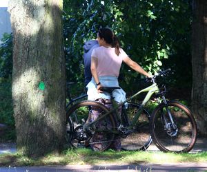 Ewa Drzyzga z mężem na rowerach. Operacje plastyczne nie są dla mnie!