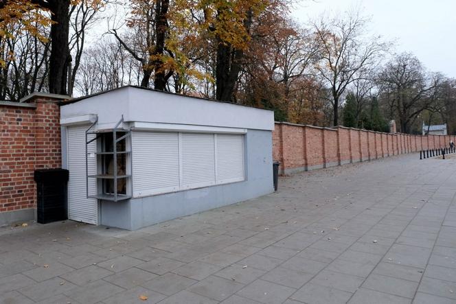 Wszystkich Świętych 2020. Przerażający widok z cmentarzy w Warszawie