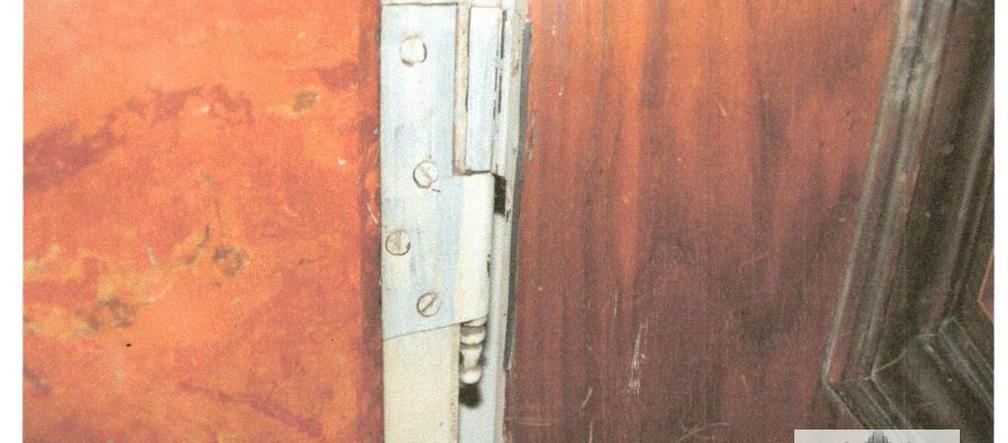 Szkot zniszczył zabytkowe drzwi